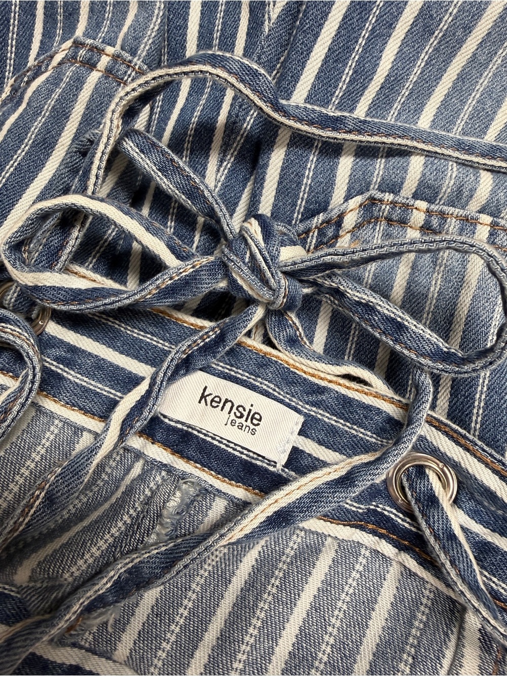 Kensie Jeans Drapey Denim 100% Cotton Cropped Tie Overalls in Medium- NWT - Picture 7 of 15